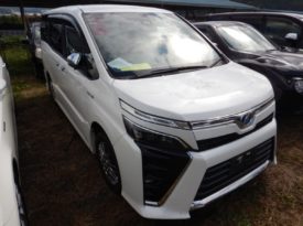 Toyota Voxy Hybrid 2018